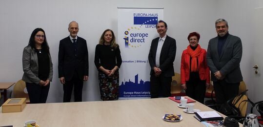 f.l.t.r.: Rosica Komitova (Association Pentscho Slawejkow), Heiko Schmidt (Board DBG), E. Shekerletova (Ambassador), Christian Dietz (Europa-Haus), Genka Lapön (Chairman DBG), Borislav Petranov (Bulgarian Cultural Institute)